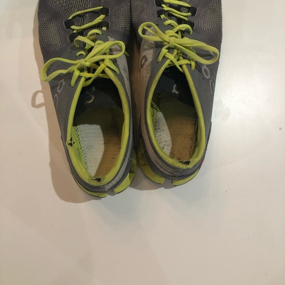 On running shoes - Picture 3 of 6